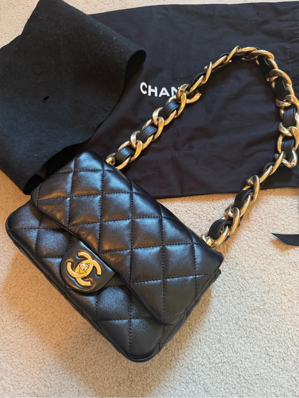 CHANEL Black classic shoulder bag